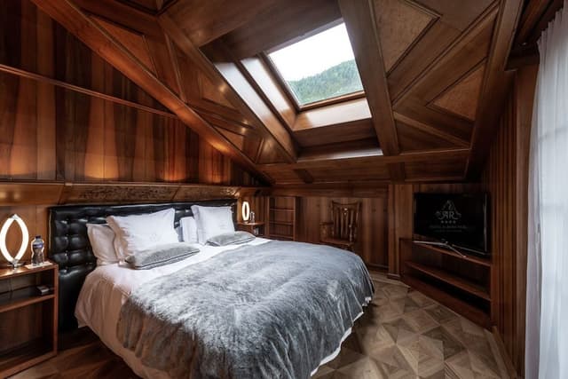 Suite, Mountain View (Attic)