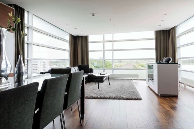 Suite (Master)