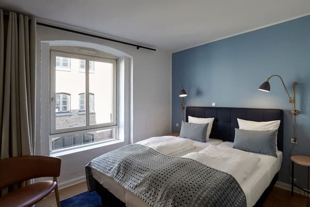 Standard double room with a double bed