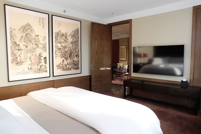 Ambassador Suite, Club lounge access, 1 Bedroom Suite, 1 King