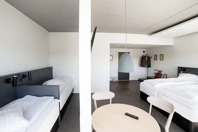 Family Room, 2 Twin Beds