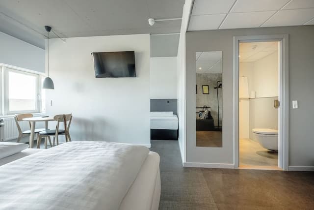Family Room, 2 Twin Beds