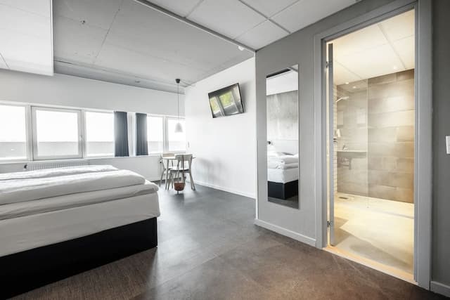 Family Room, 2 Twin Beds