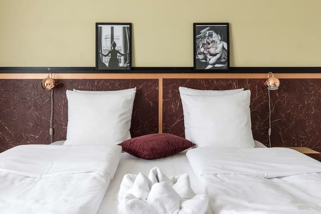 Business Room, 1 King Bed, Bathtub, River View
