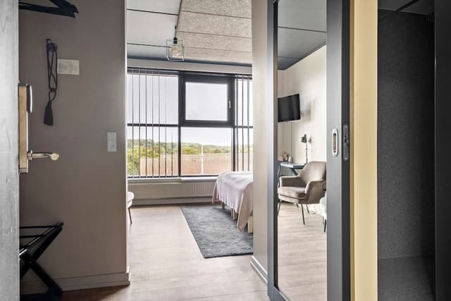 Standard Room, 1 Queen Bed, Non Smoking, Bathtub