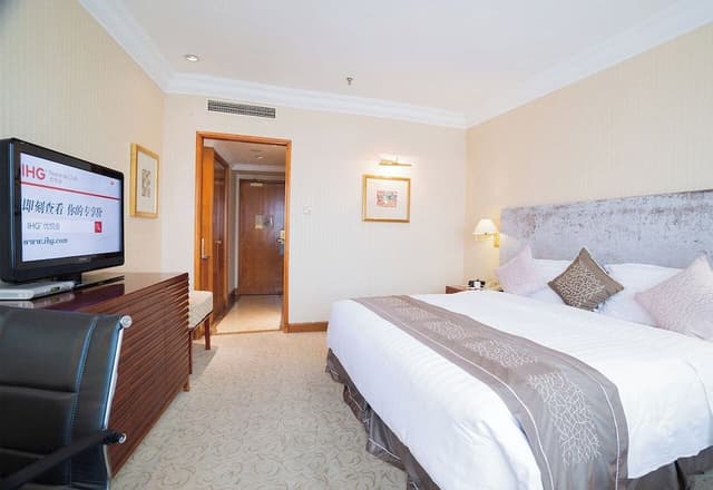Standard Room, 1 King Bed