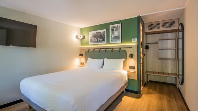 Standard Room, 1 Queen Bed