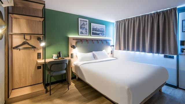 Standard Room, 1 Queen Bed