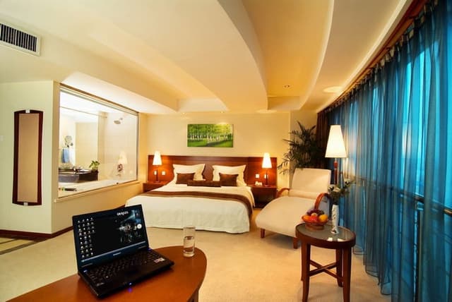 Circle Room