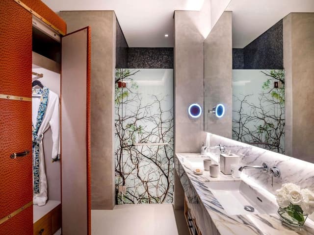 Signature Studio, 1 King Bed, Pool View (So Studio)