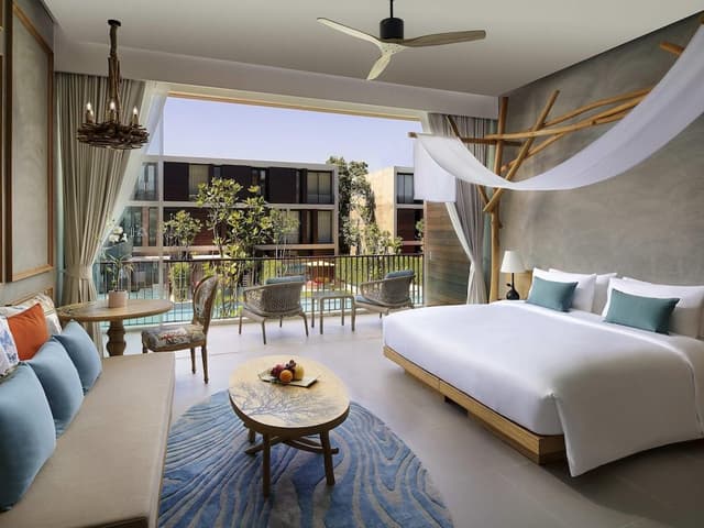 Signature Studio, 1 King Bed, Pool View (So Studio)