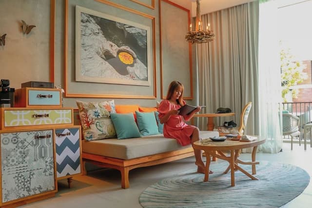 Signature Studio, 1 King Bed, Pool View (So Studio)