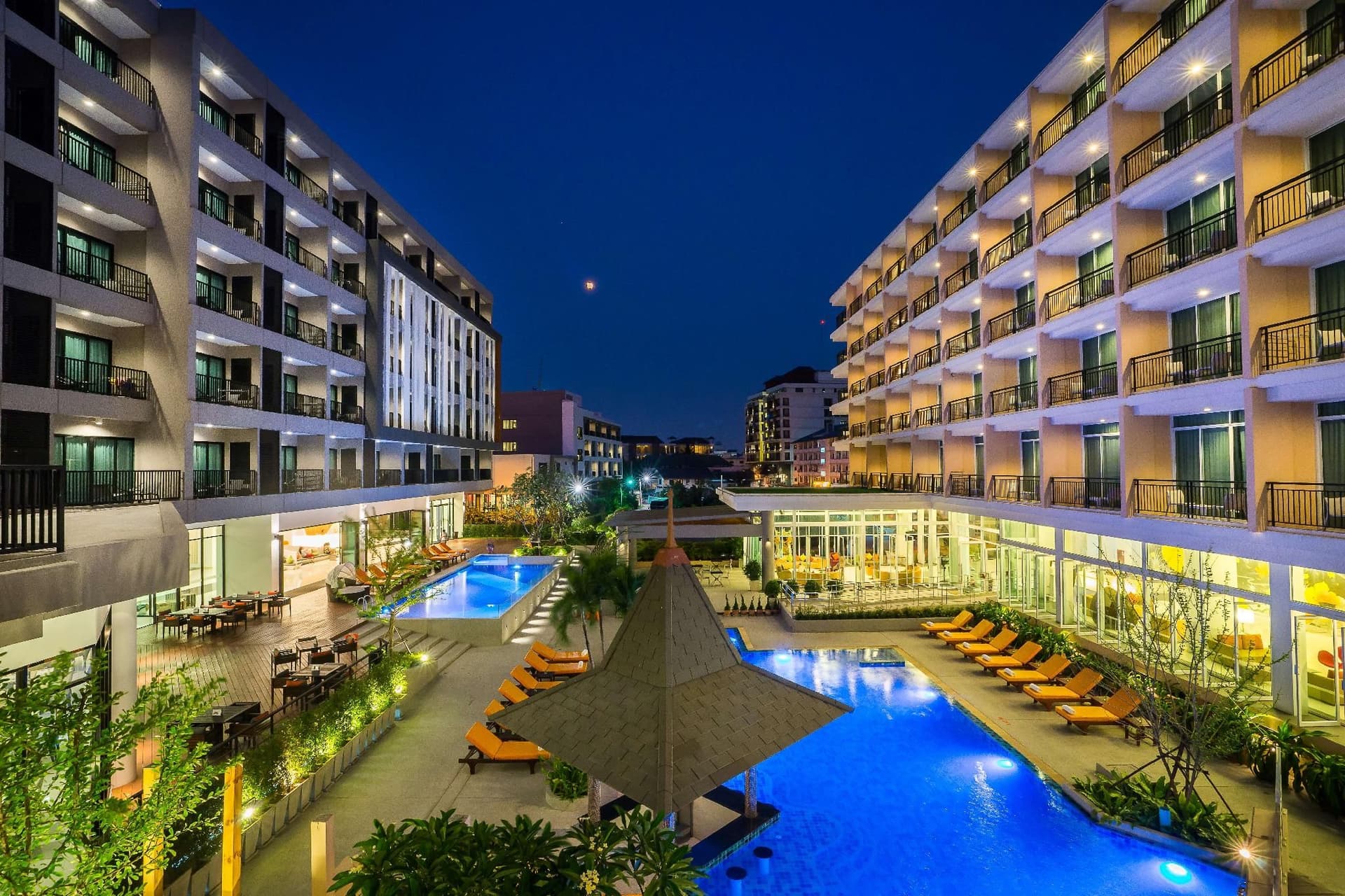 โรงแรมเจ พัทยา
