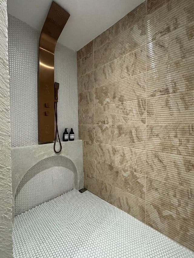 Suite with Workstation