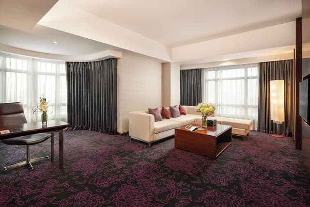 Executive Suite, 1 King Bed, Club Lounge Access