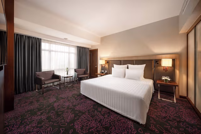 Executive Suite, 1 King Bed, Club Lounge Access