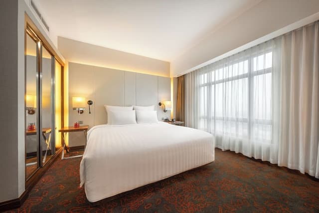 Executive Suite, 1 King Bed, Club Lounge Access