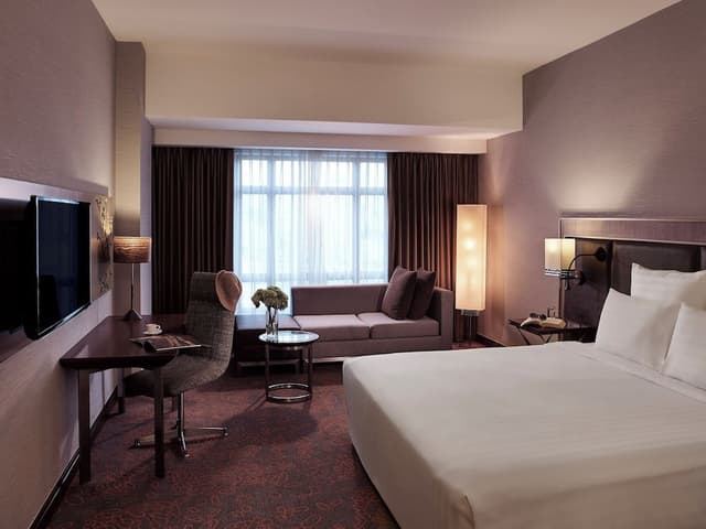 Deluxe Room, 1 King Bed, City View