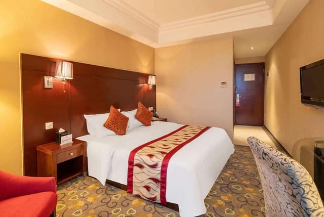 Standard Room, 1 Queen Bed