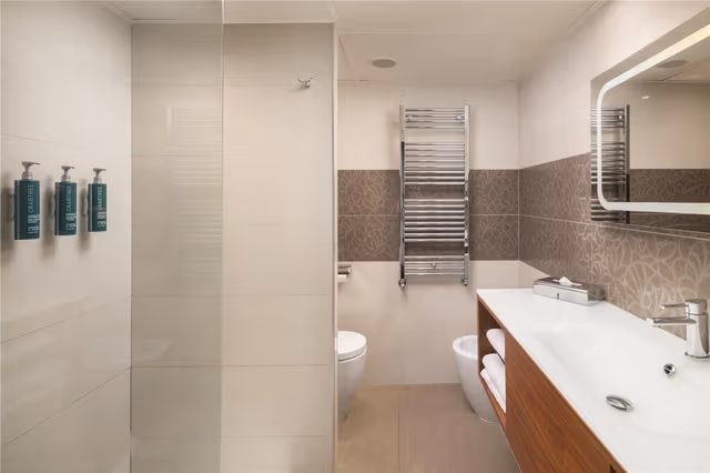 KING MASTER SUITE WITH LOUNGE ACCESS