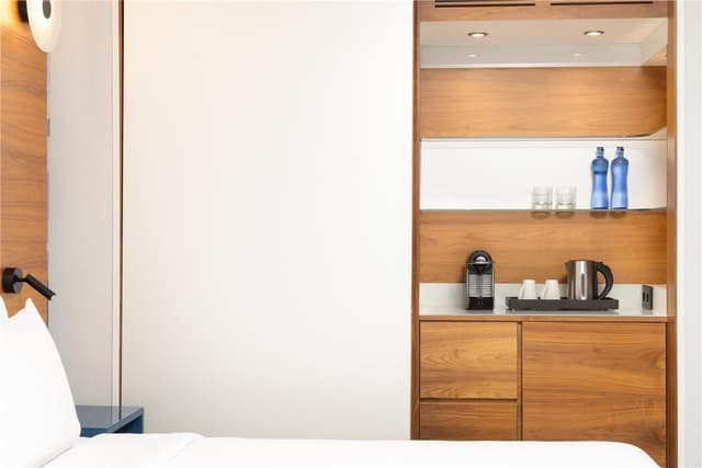 KING EXECUTIVE CORNER ROOM WITH LOUNGE ACCESS