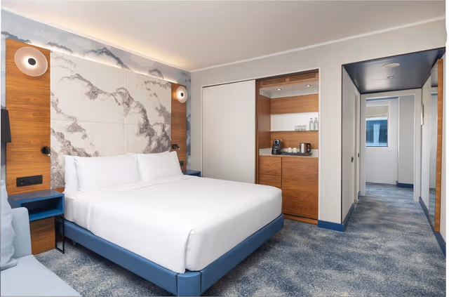 KING EXECUTIVE CORNER ROOM WITH LOUNGE ACCESS
