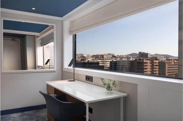 KING EXECUTIVE CORNER ROOM WITH LOUNGE ACCESS