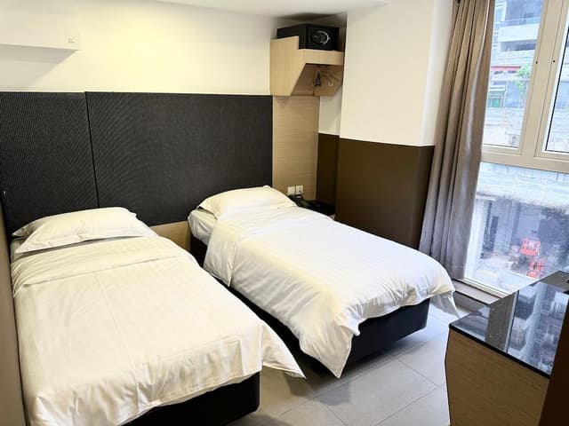 SNOOZE Deluxe Executive Twin