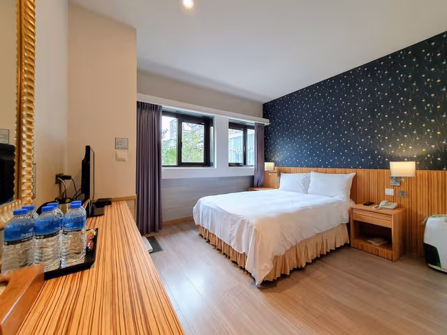 Five Persons Room