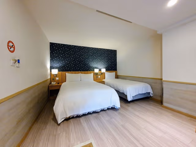 Five Persons Room