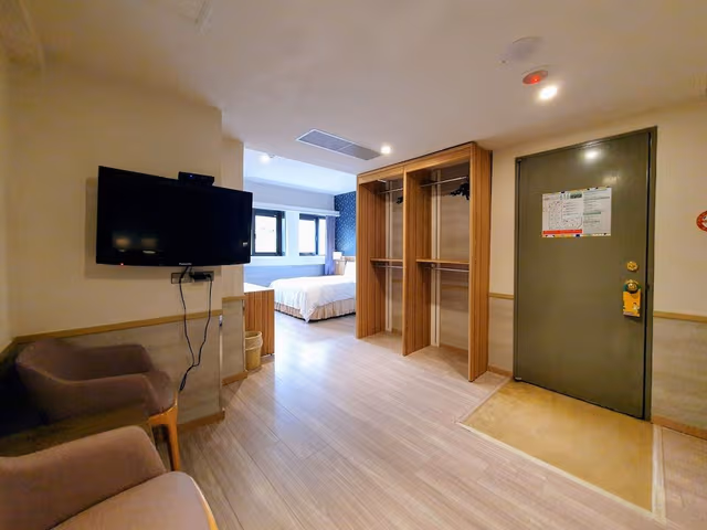 Five Persons Room