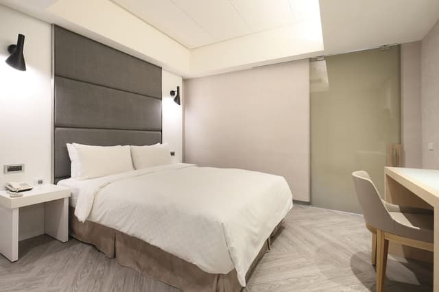 Economy Room, No Windows