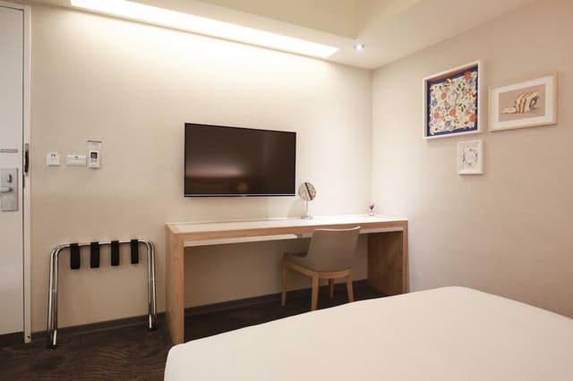 Economy Room, No Windows