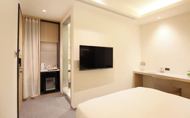 Economy Room, No Windows