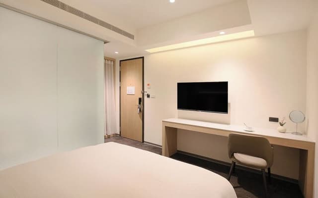 Economy Room, No Windows