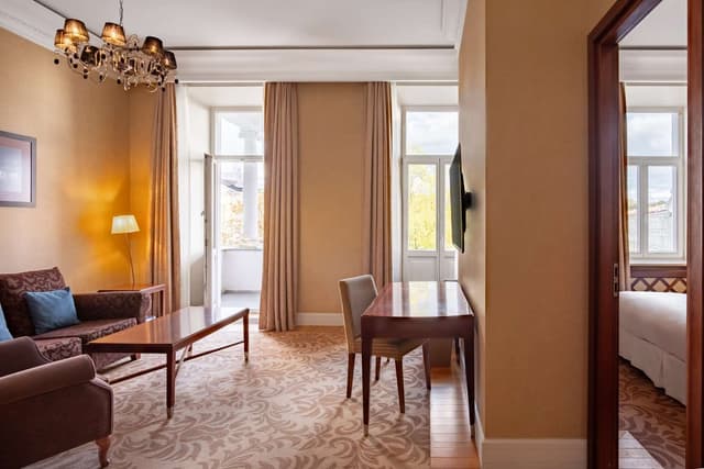 KING ONE BEDROOM SUITE WITH BALCONY