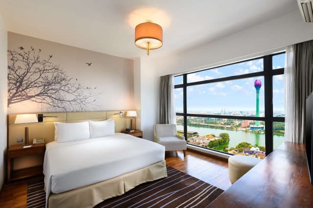 2 BEDROOM BUSINESS SUITE