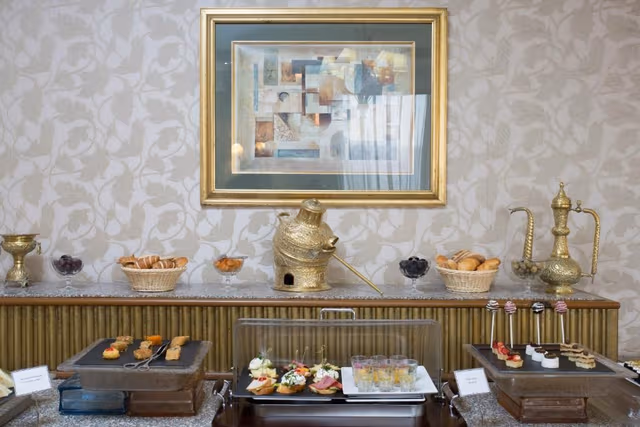 Executive Room with Lounge Access (queen or twin)