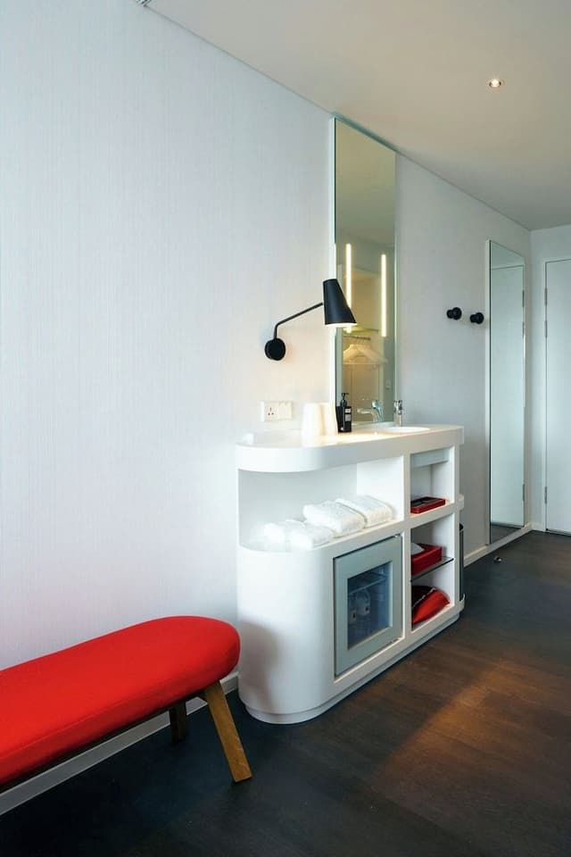 Room, 1 King Bed (High Floor)