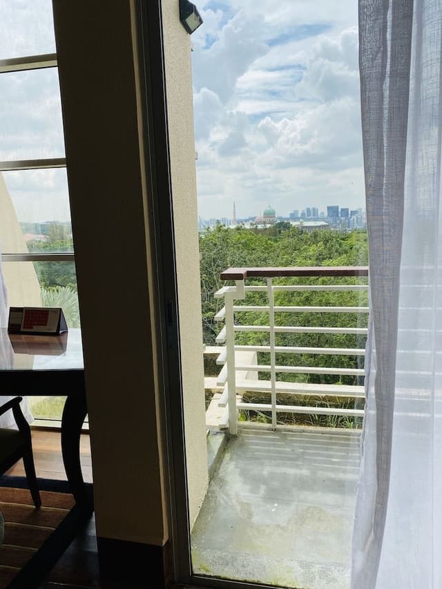 Deluxe Garden View King