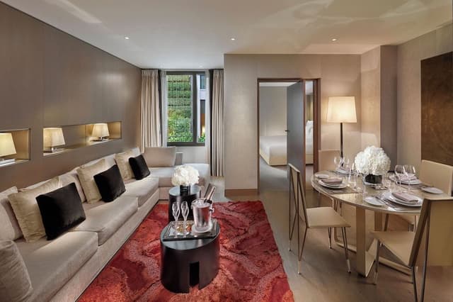 Couture Suite, Suite