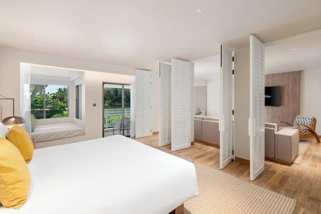 Suite, 1 King Bed, Lagoon View