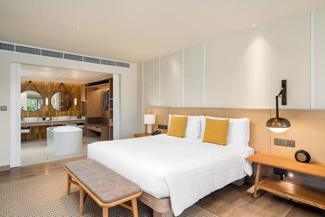 Suite, 1 King Bed, Lagoon View