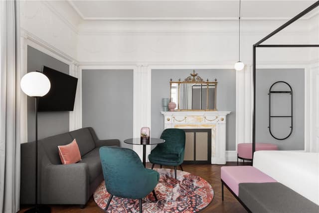 KING JUNIOR SUITE