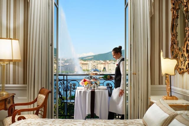 Suite (Bellevue)