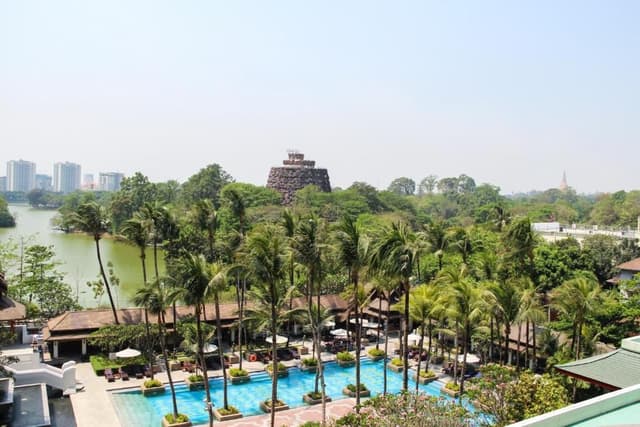 Grand Deluxe Room Lake or Pagoda View - Twin