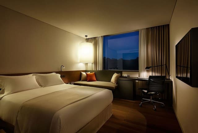 [Spicy Happiness PKG] Deluxe Double City View + Shin Ramyun 6 (Limit 1,000 sets / Per booking)