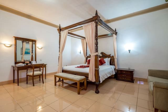Suite, Garden View