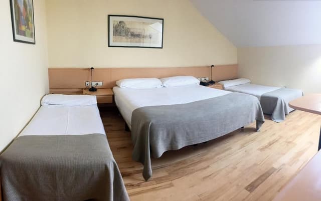 Family Room (2 Adults + 2 Children)
