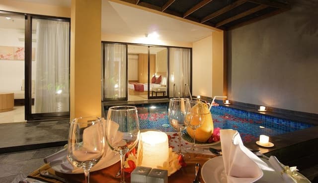 Deluxe Pool Suite